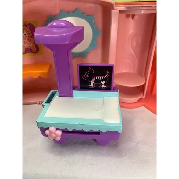 Hasbro Littlest Pet Shop Get Better Center 2005 - Picture 3 of 10